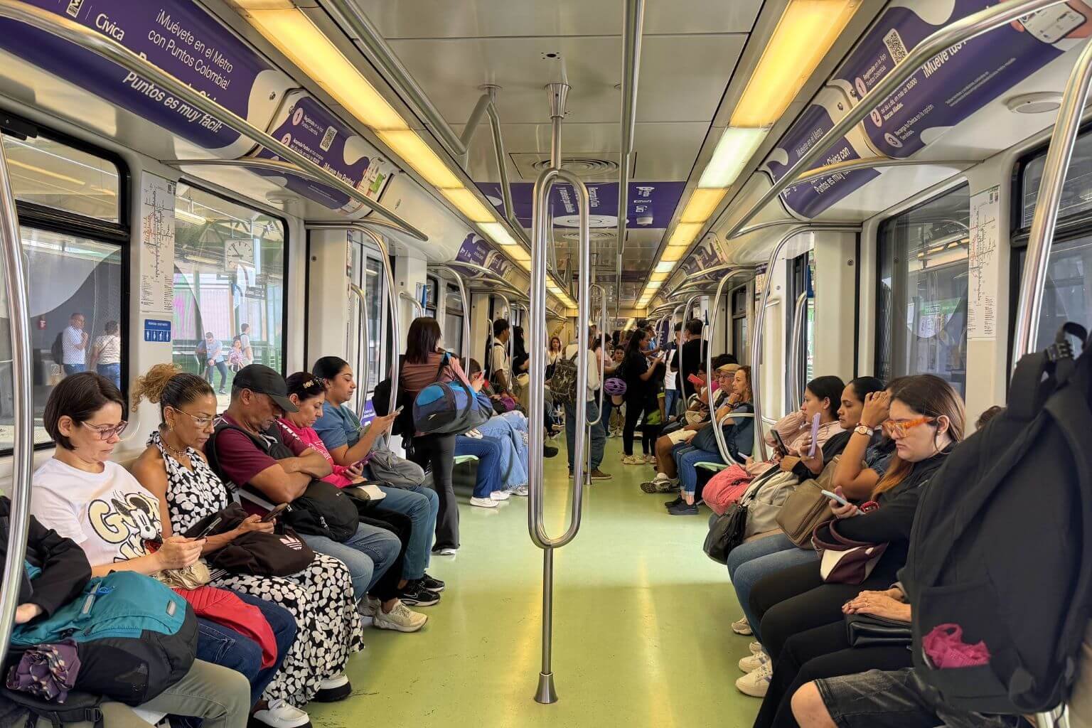 Getting Around Medellín: Uber, Metro & What Actually Works