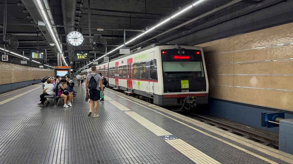 Why is Barcelona worth visiting? Easy transportation