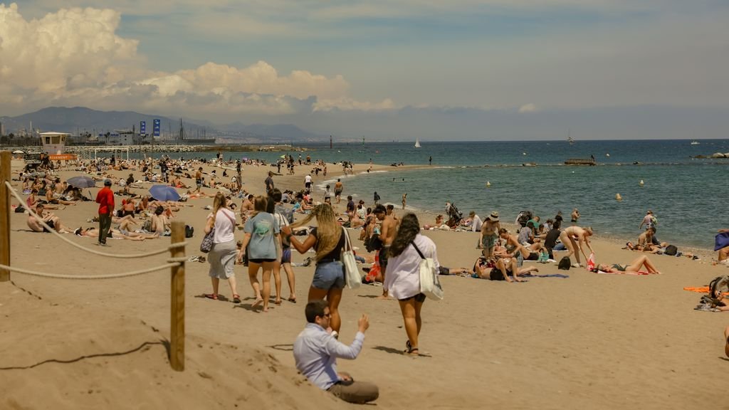 Crowded beach in Barcelona